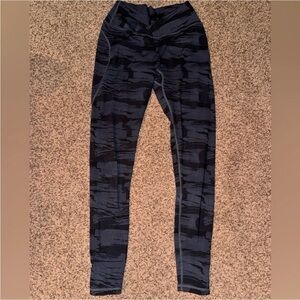 ALPHALETE CROSSOVER BAND CAMO LEGGINGS SIZE M